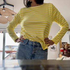 Aimée – Le tee-shirt marinière d’allaitement ensoleillé