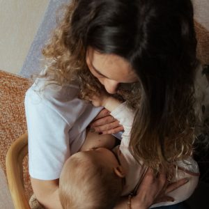 Albane – Le tee-shirt d’allaitement tout blanc