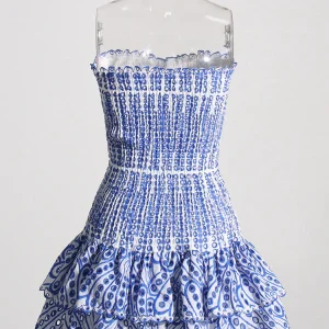 Robe Asymétrique à Découpes