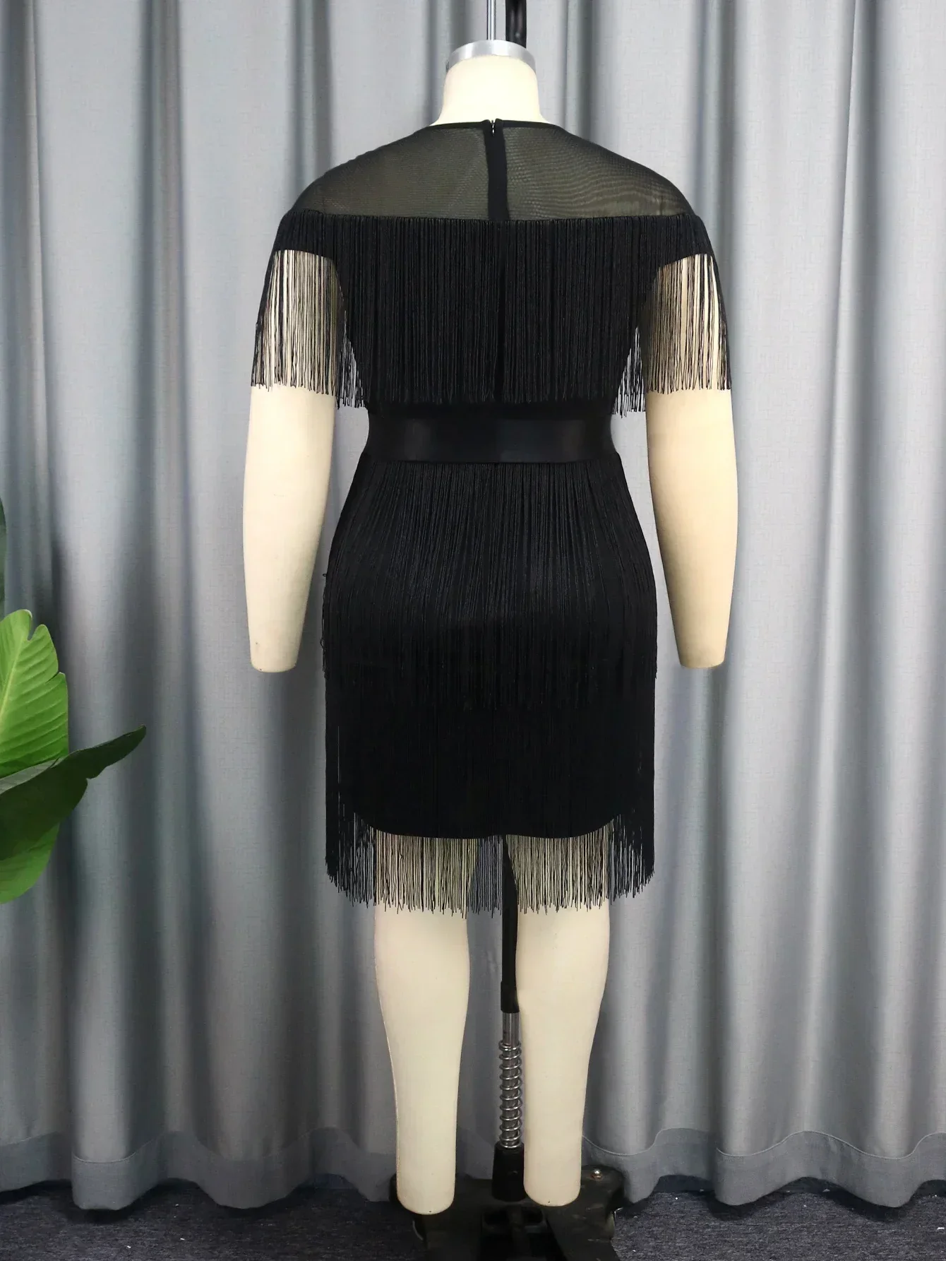 Robe de soirée avec ceinture – Image 4